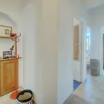 Апартаменты Upstays Quiet Center 60M2 Apartment Канны