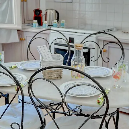 Апартаменты Upstays Quiet Center 60M2 Apartment
